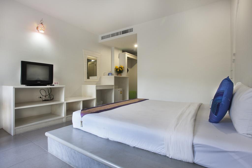Dinar Lodge Банг Тао Бийч Екстериор снимка