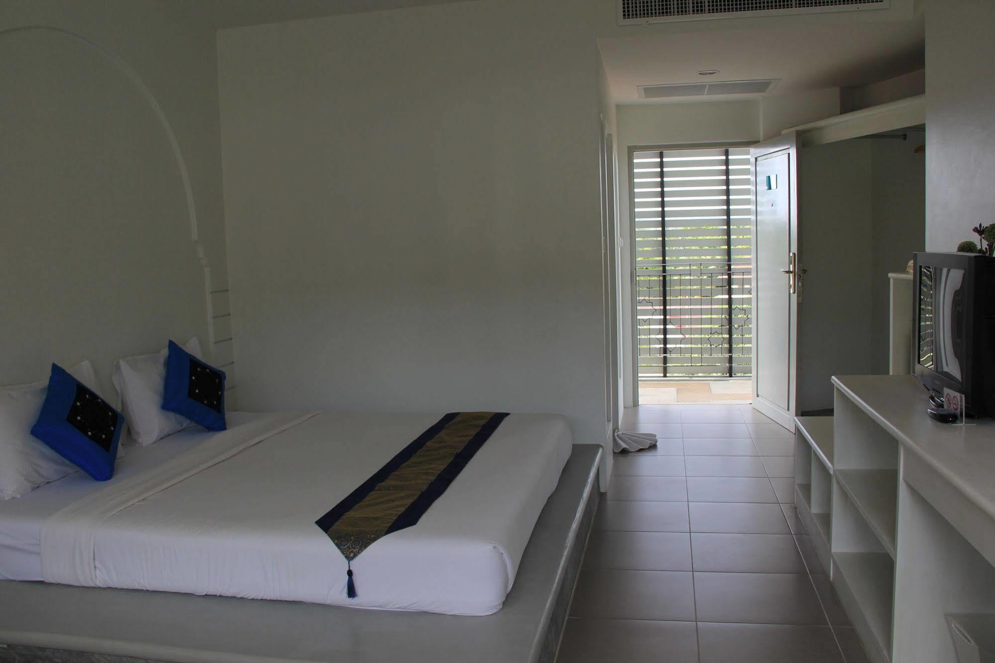 Dinar Lodge Банг Тао Бийч Екстериор снимка