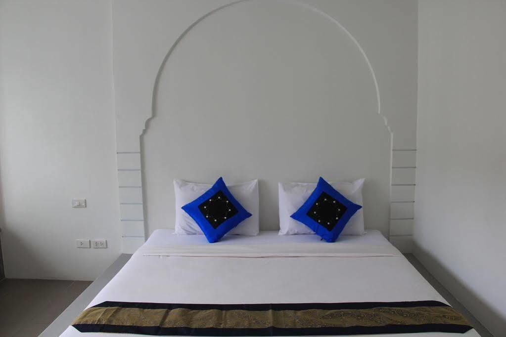Dinar Lodge Банг Тао Бийч Екстериор снимка